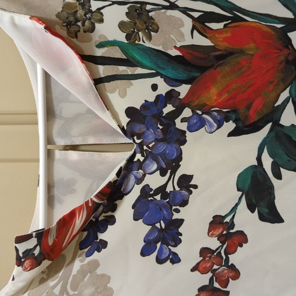 DONATING SOON! EXPRESS Keyhole Blouse - Picture 3 of 4